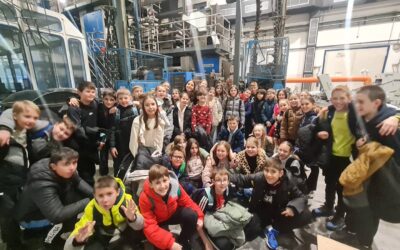 Četvrtaši u sadržajnom terenskom posjetu na nekoliko nezaobilaznih punktova našega grada